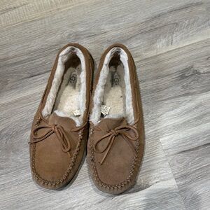 Ugg slip on slippers moccasin style tan brown men's size 10‎